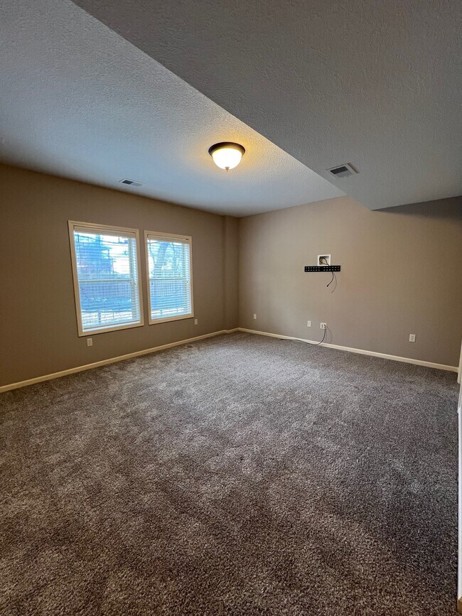 Building Photo - 1234 Vivian Dr