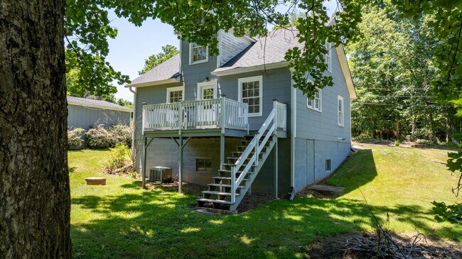 Building Photo - 822 Cardinal Pl SW
