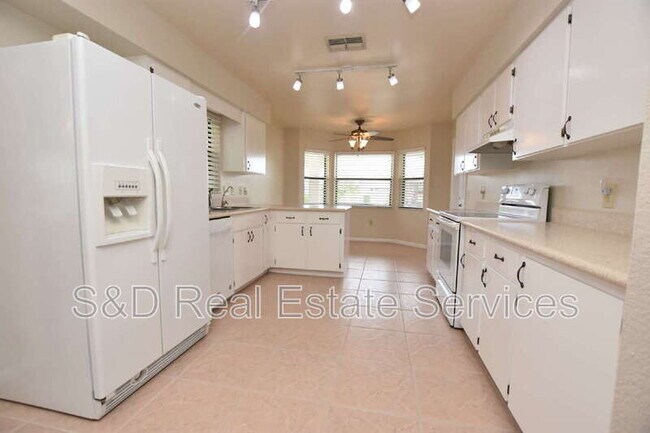 Building Photo - 2210 Harbor Town Ln