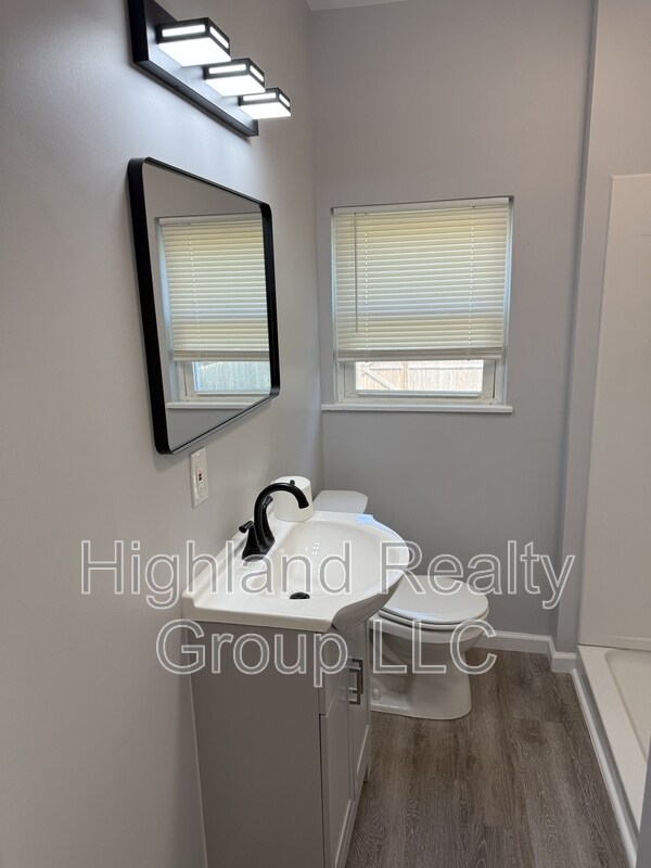 Building Photo - 913 Blunston St