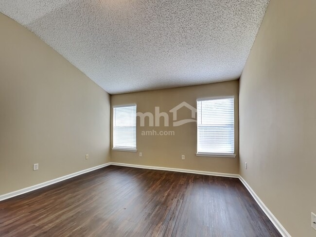 Building Photo - 9575 Stratham Ct