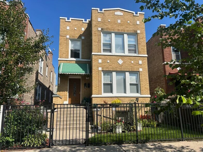 Building Photo - 2423 N Lotus Ave
