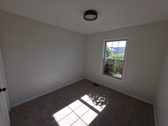 Building Photo - 1813 Rambling Rose Ln