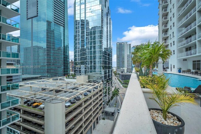 Building Photo - 1200 Brickell Bay Dr