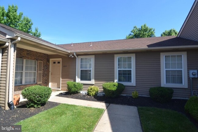 Building Photo - 4004 Adelaide Dr