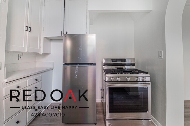 Building Photo - 314 1/4 N Mariposa Ave