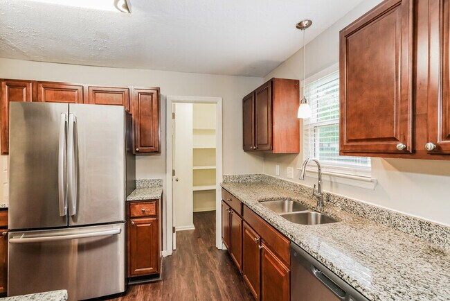 Building Photo - 3001 High Rigger Dr