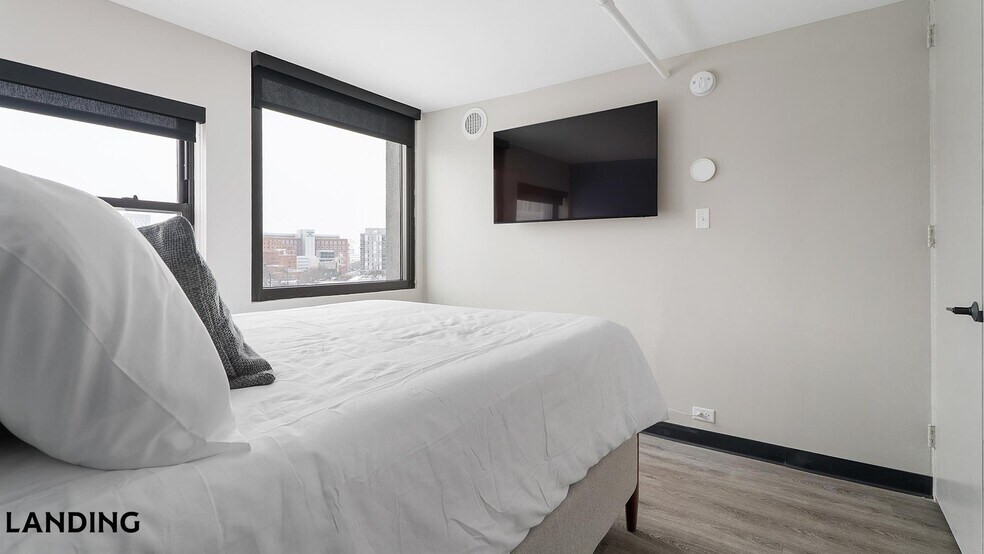 Building Photo - 1922 W Ogden Ave