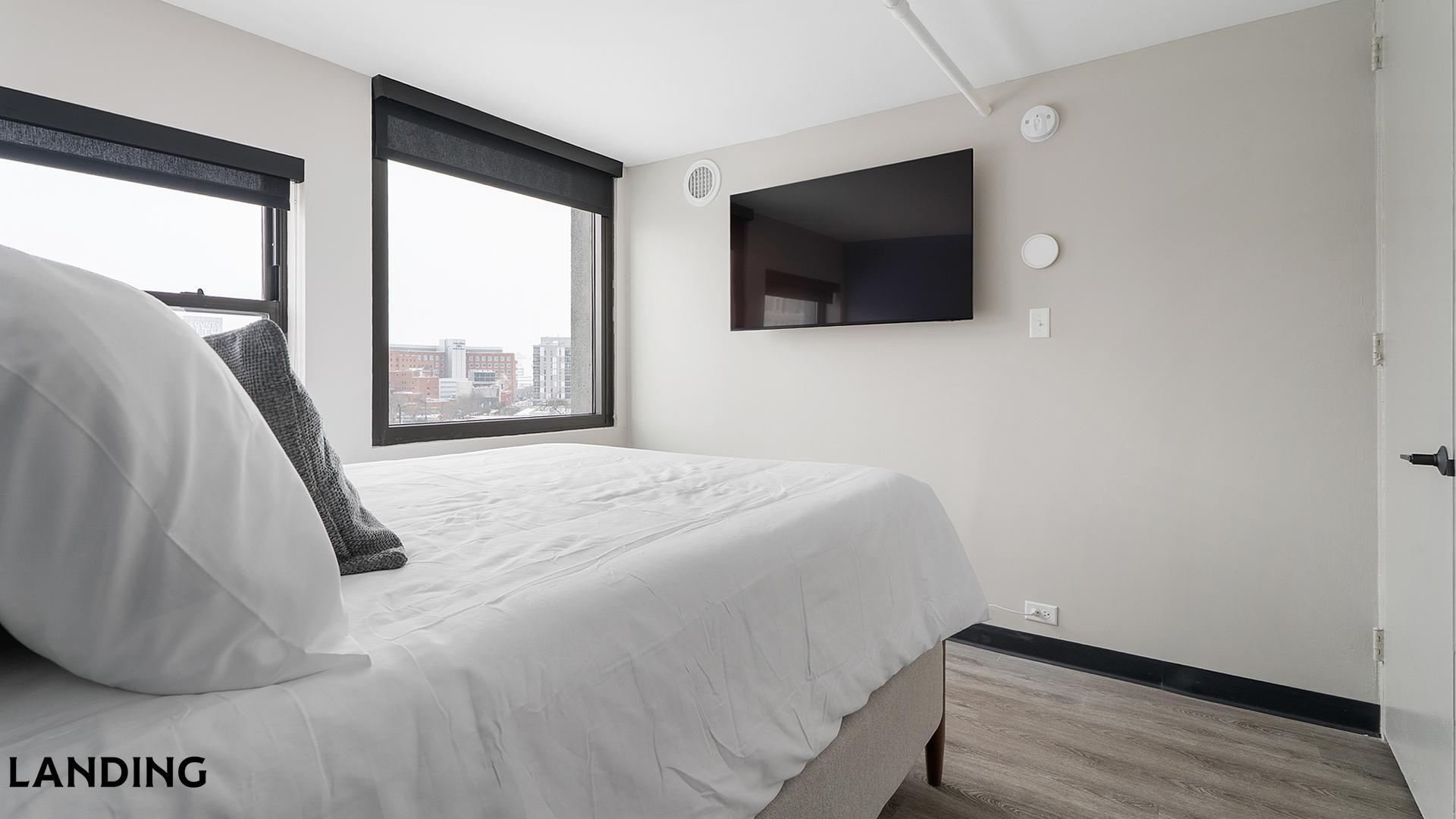 Building Photo - 1922 W Ogden Ave