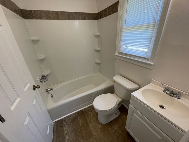 Building Photo - Freshly painted 3 bedroom 1.5 bath house with very large yard!  Pet Friendly!