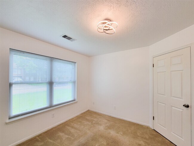 Building Photo - 16807 Sussex Dr