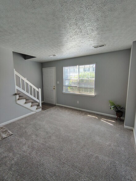 Building Photo - 30 Fonda Dr