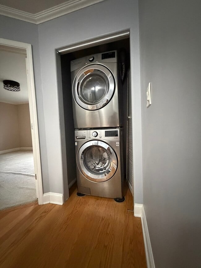 Building Photo - 183 N Des Plaines River Rd