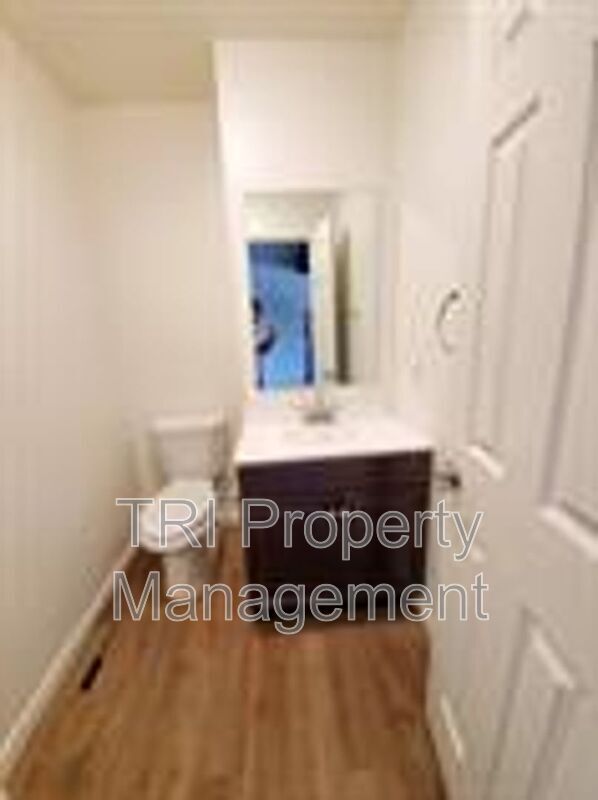 Building Photo - 2141 28th Ave Ct