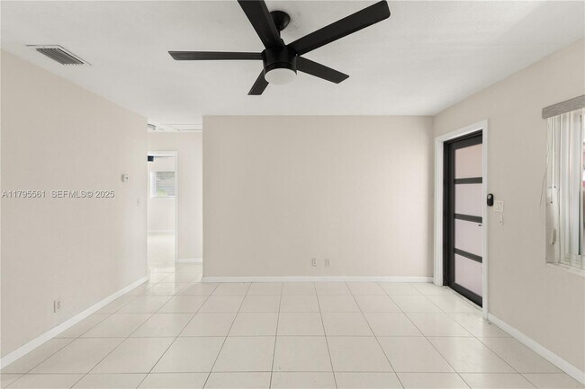 Building Photo - 1305 NE 2nd Ave