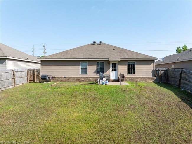 Building Photo - 2409 Crestview Ln