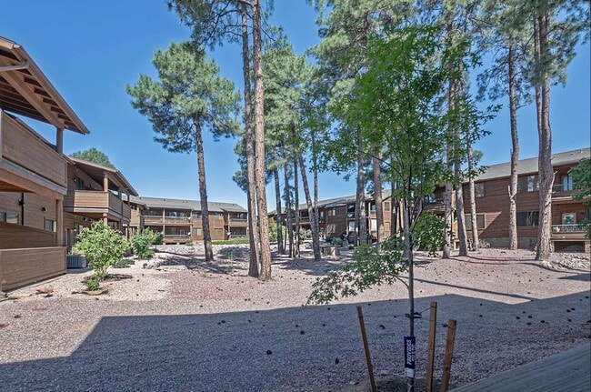 Building Photo - 200 E Malibu Dr