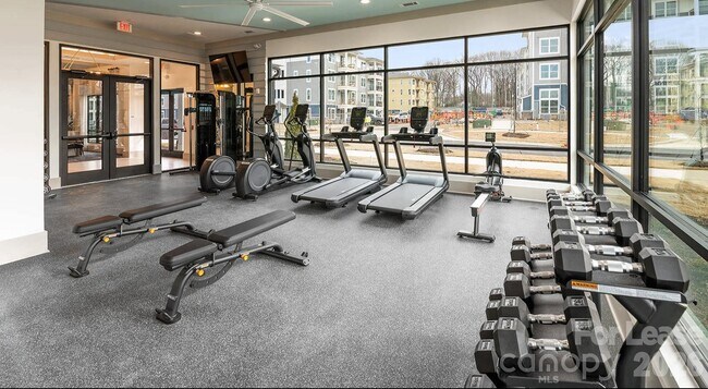 Building Photo - 2546 Perimeter Pointe Pkwy