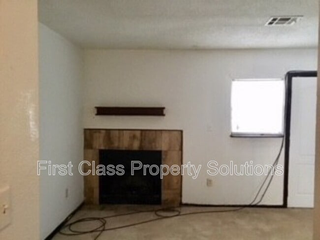 Building Photo - 3605 N Kelley Ave