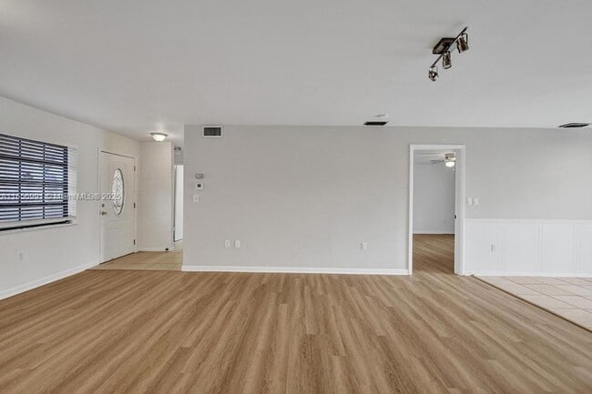 Building Photo - 9540 Sevilla Ln