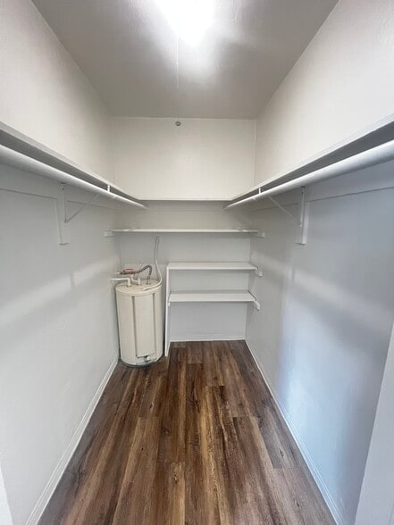 Walk in closet - 3149 Center St