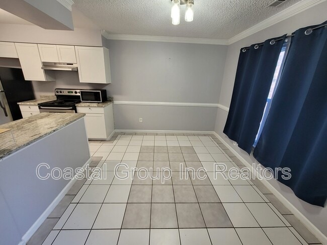 Building Photo - 2449 Reagan Ave