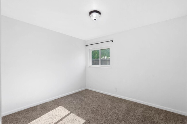 Building Photo - Beautiful Vacaville Home Near Parks, Schools & Shopping