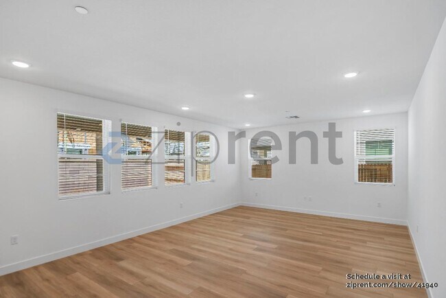 Building Photo - 439 Monastery Dr