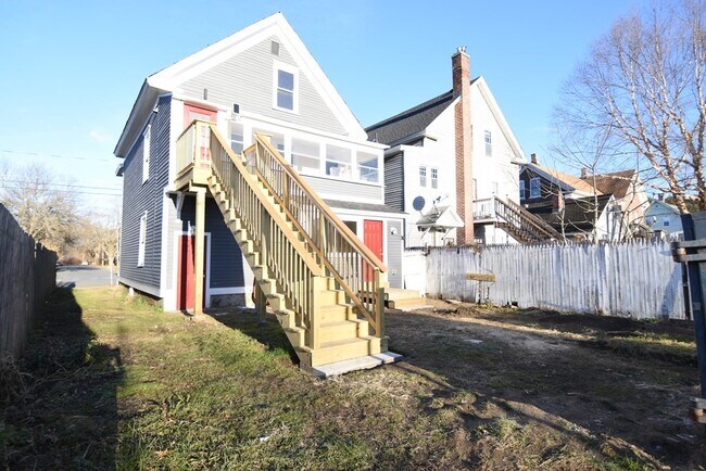 Building Photo - 20 11th St