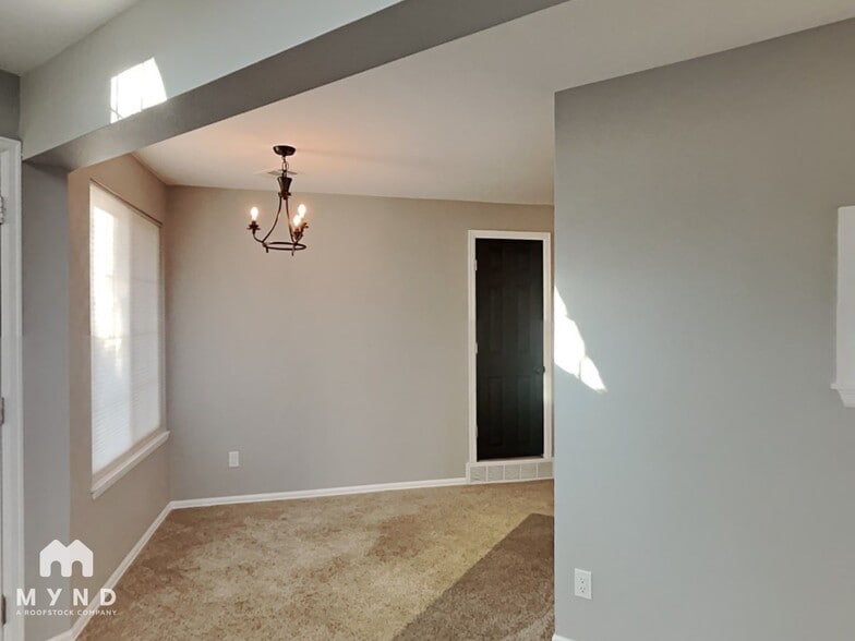 Building Photo - 13803 E Lehigh Ave