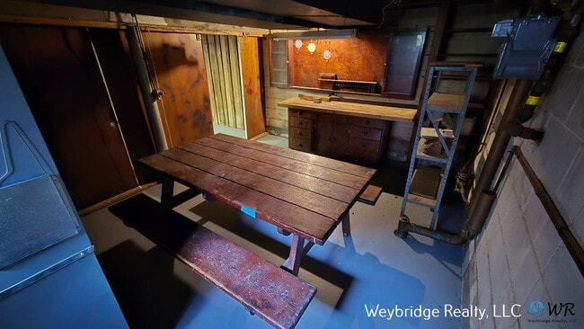 Building Photo - Updated 3 Bedroom 2 Full Bath House in the...