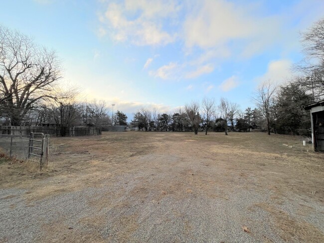 Building Photo - Ranch Style 4 Bedroom