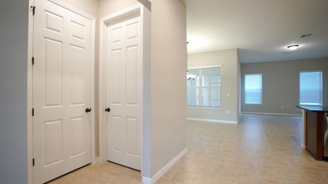 Building Photo - 12663 Salomon Cove Dr