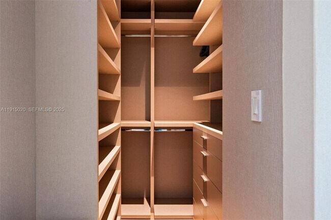 Building Photo - 77 SW 18th Terrace