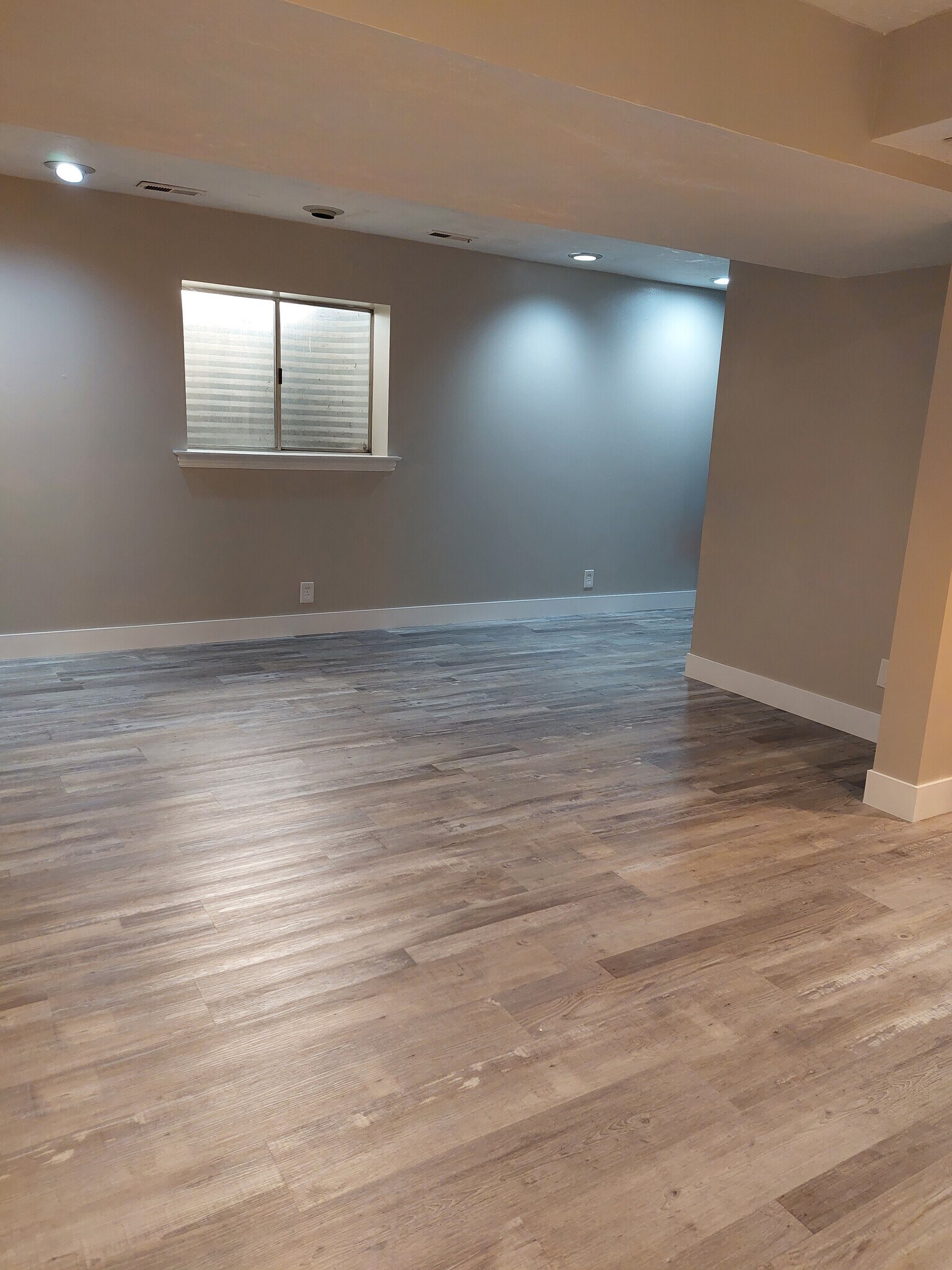 Building Photo - 383 W 750 N