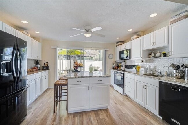 Building Photo - 476 W Seminole Dr