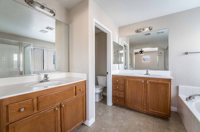 Building Photo - Charming 5-Bedroom Home in the Heart of Las Vegas