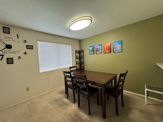 Building Photo - Comfortable & Convenient Condo in Renton