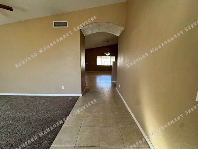 Building Photo - Beautiful Single-Story 3BR Home with Private Pool in North Phoenix
