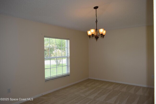 Building Photo - 142 Brescia St NE