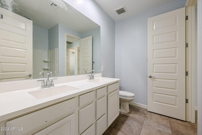 Building Photo - 16382 W Questa Dr