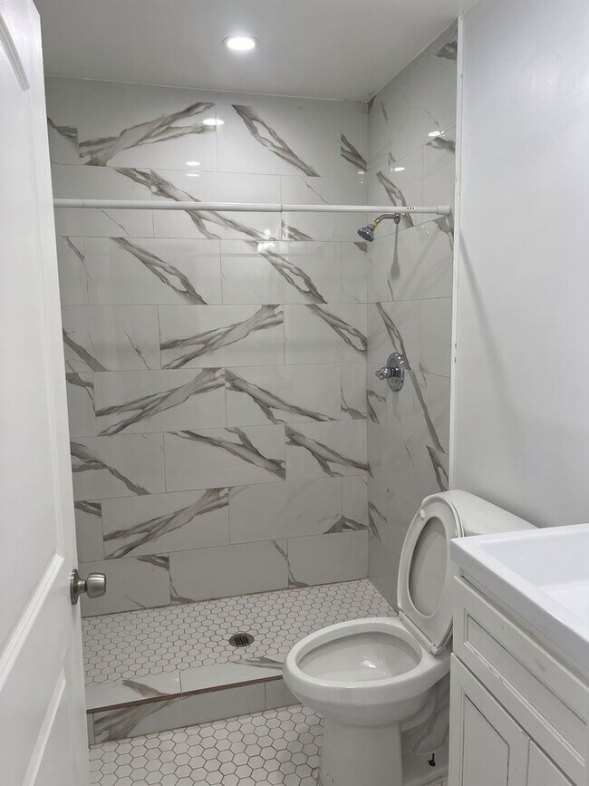 Building Photo - 3119 W 63rd St
