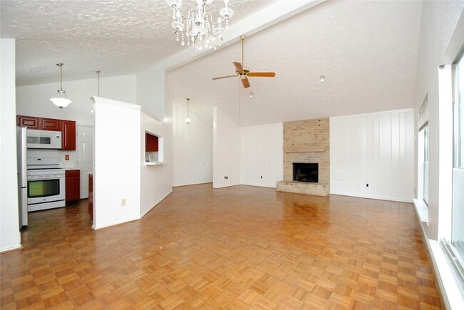 Building Photo - 16311 La Luna Dr