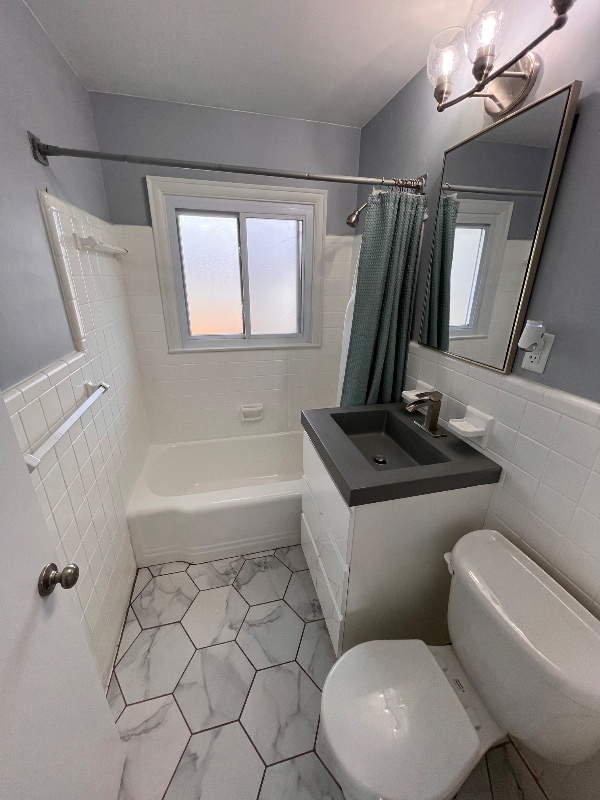 Building Photo - 2802 Flora Ave