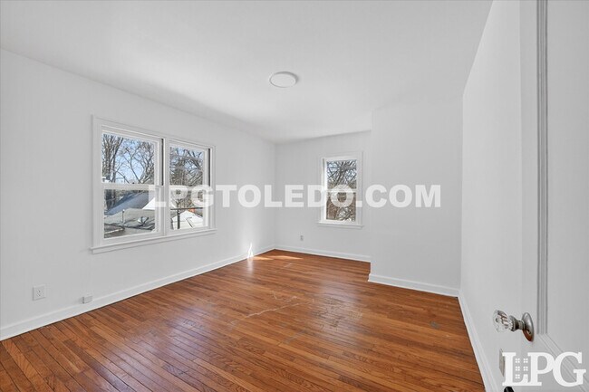 Building Photo - 4124 Vermaas Ave