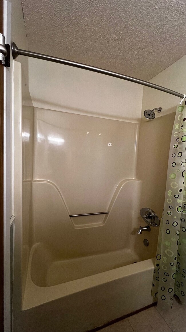 Building Photo - 905 Van Ave