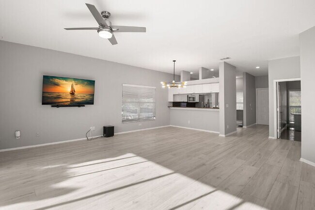 Building Photo - "Spacious 3-Bed, 2-Bath Condo Retreat in V...