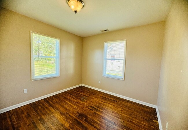 Building Photo - Available to Show