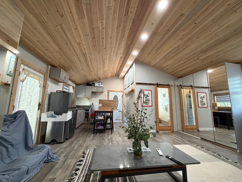 Building Photo - 7711 Owensmouth Ave