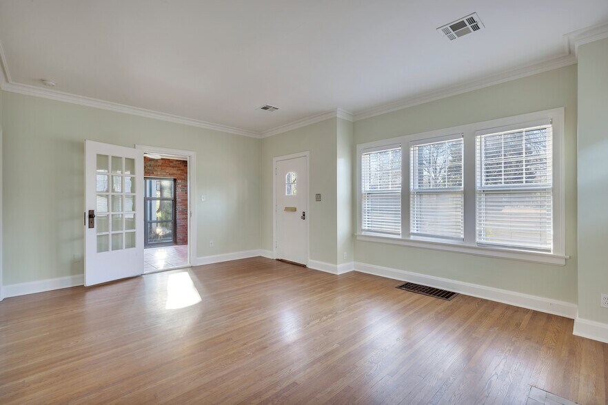 Building Photo - 109 E 26th Pl